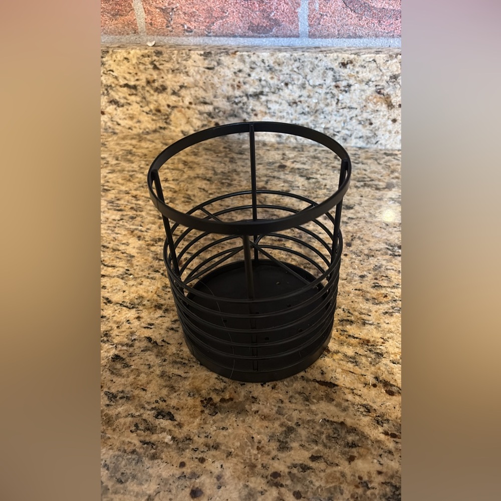 Utensil holder